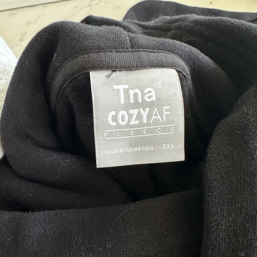 ARITZIA TNA COZY Black Hoodie size XXS - Picture 10 of 11